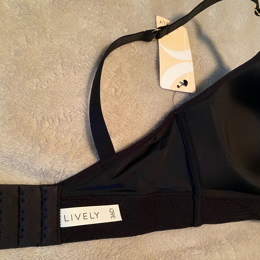 black Lively “Spacer” wireless bra size 36D NWT